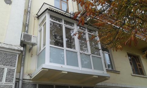 Французский балкон с матовым стеклом по низу на ул Преображенская 
