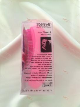 Цена 220 грн TANGLE TEEZER ELITE - обновленная версия The Original, которая рассчитана на использование в салоне красоты, но бьет все рекорды продаж для использования на дому. Отлично подходит для наращенных волос!