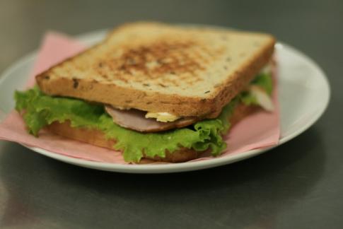 Сендвич с ветчиной
